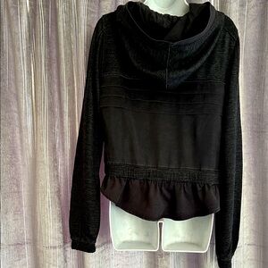 Lululemon Sattva Jacket. SIZE 8
Black